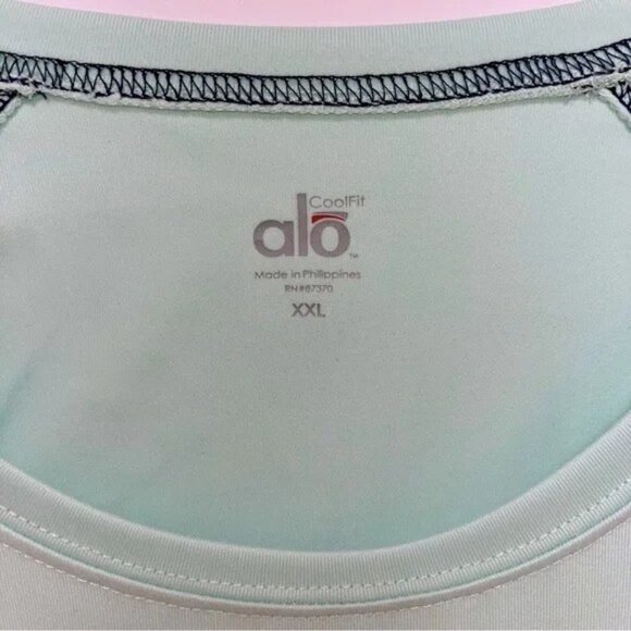 ALO Yoga T - Picture 4 of 4